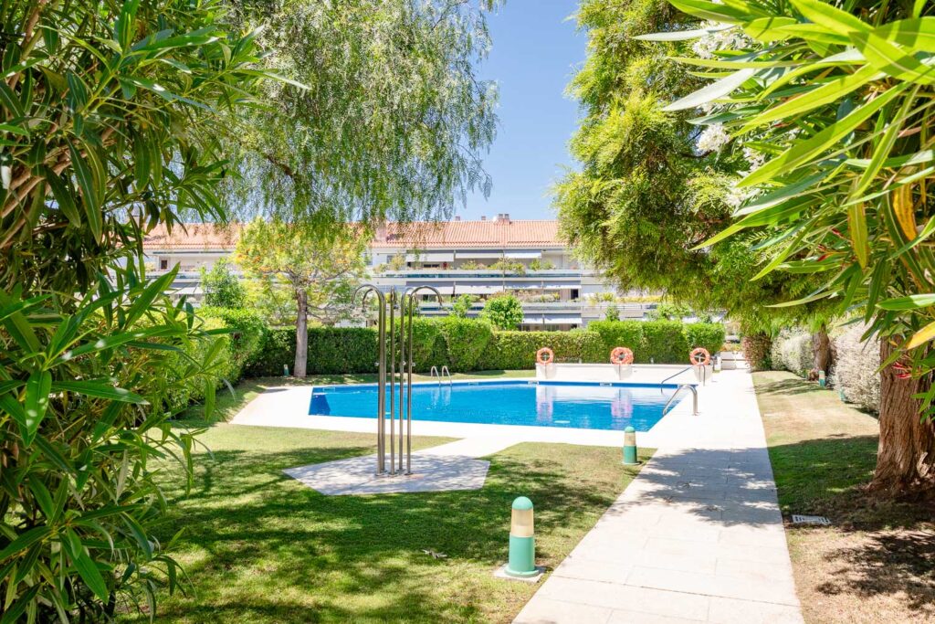 Apartment Tropicana Sitges - swimming pool