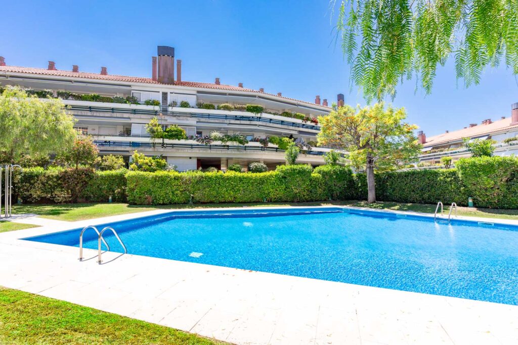 Apartment Tropicana Sitges - pool area
