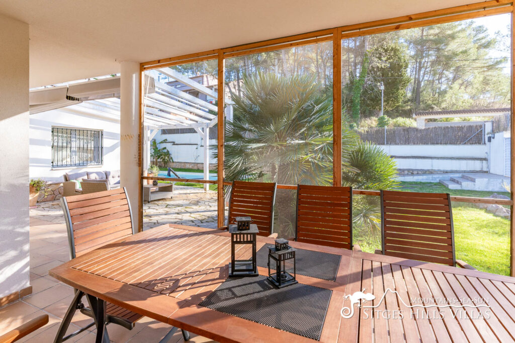 Spacious Villa Arizona with private pool near to Sitges