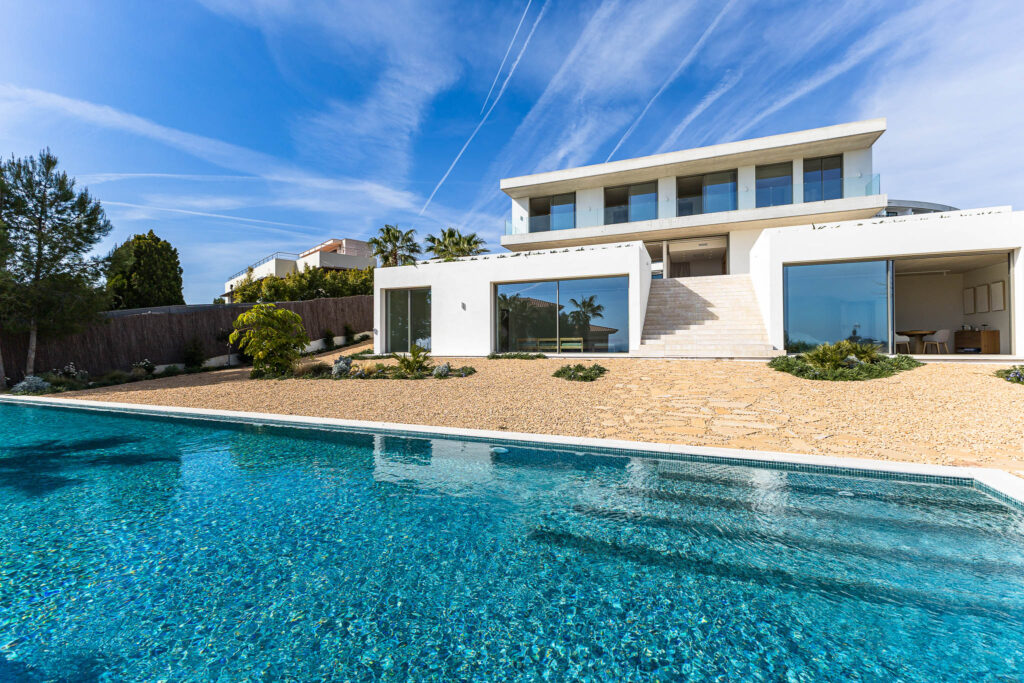 Villa Casablanca Sitges - pool and garden view 2