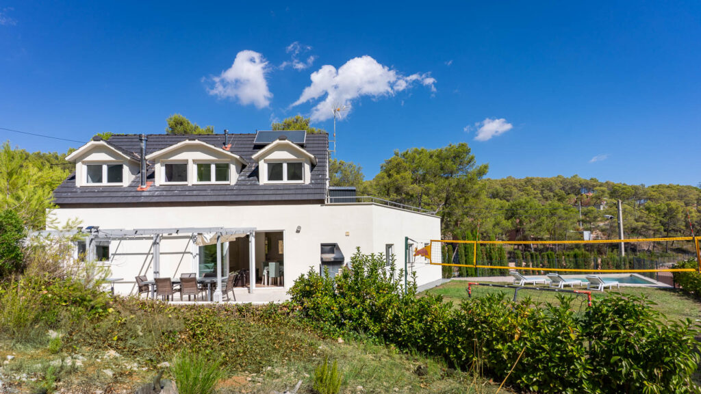Villa Aurora Sitges - front garden view 2